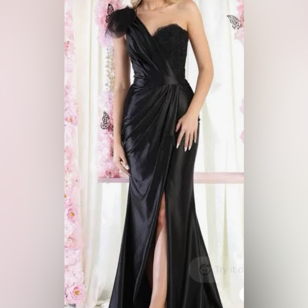 Women’s Royal Queen one shoulder satin and lace prom or evening gown. Size 6.